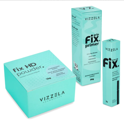 Três produtos Vizzela Cosméticos embalagens azul-turquesa com textos em preto