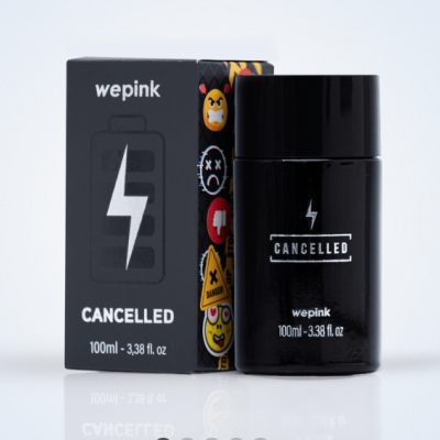 Produto líquido wepink CANCELLED embalagem e frasco preto com texto branco e emojis na lateral