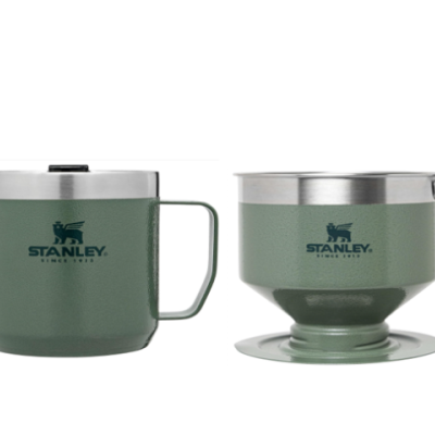 Conjunto de caneca e funil de café Stanley verdes com tampa e detalhe em inox
