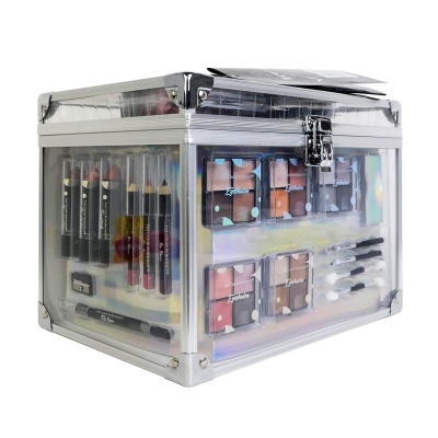 Caixa de maquilhagem transparente com acabamento metalizado contendo vários produtos de maquilhagem