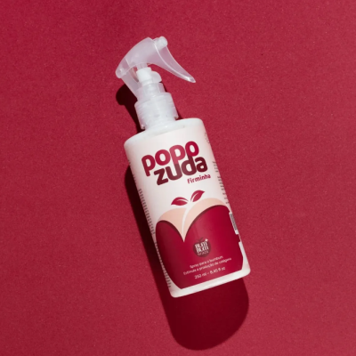 Frasco branco com spray e rótulo vermelho e branco