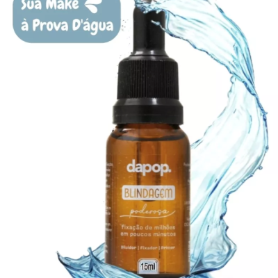 Frasco de produto cosmético dapop BLINDAGEM com efeito de água e texto promocional em fundo azul