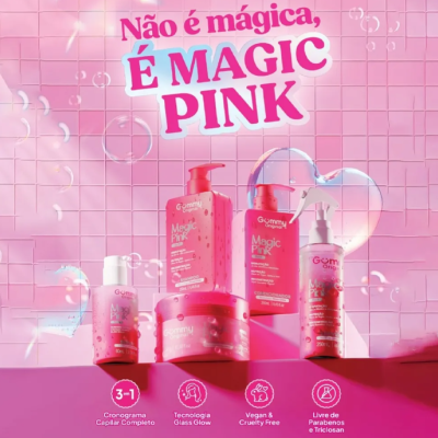 Produtos de cuidado capilar Magic Pink Gummy em embalagens rosas sobre fundo de azulejos rosa com texto promocional