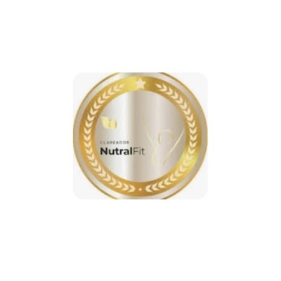 Emblema dourado redondo com texto CLAIREADOS NutralFit.