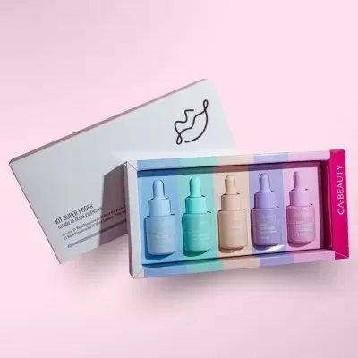 Kit Super Poder CA Beauty com 5 pequenos frascos coloridos em caixa branca e rosa