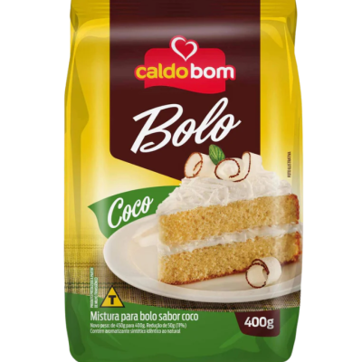Pacote de mistura para bolo sabor coco Caldo bom 400g com imagem de fatia de bolo com cobertura de coco