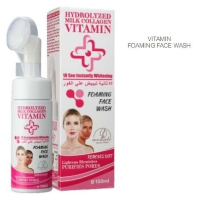 Produto de limpeza facial espumante em embalagem branca e rosa