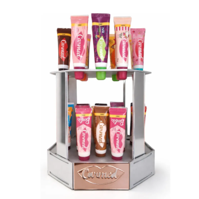 Expositor com tubos coloridos de batom Carmed e Baileys
