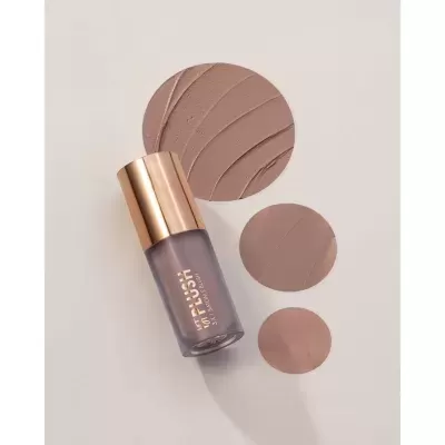 Frasco de blush líquido com tampa dourada e corpo fosco roxo