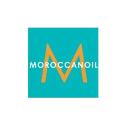 Logótipo Moroccanoil letras brancas e M laranja fundo azul-turquesa