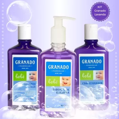 Kit Granado Lavanda com 3 produtos lilás para bebé com rótulos azuis, verdes e brancos e bolhas de sabão no fundo