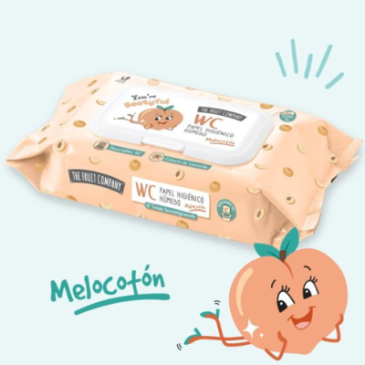Pacote de papel higiénico húmido com desenho de pêssego e texto em espanhol