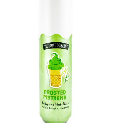 Frasco verde e branco de body and hair mist Frosted Pistachio com imagem de gelado