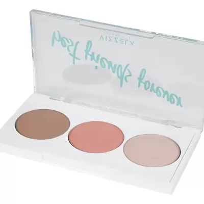 Paleta de maquilhagem com três pós compactos em estojo branco com tampa transparente