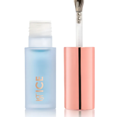 Frasco azul fosco e tampa rosa metálica de produto cosmético com aplicador