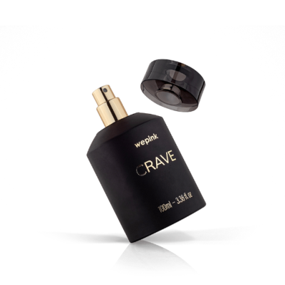 frasco de perfume preto com tampa preta e pulverizador dourado