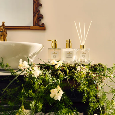 Jardim&#x20;de&#x20;&#x00CD;ris&#x20;Hidratante&#x20;para&#x20;M&#x00E3;os&#x20;e&#x20;Corpo&#x20;290g&#x20;-&#x20;Tania&#x20;Bulh&#x00F5;es