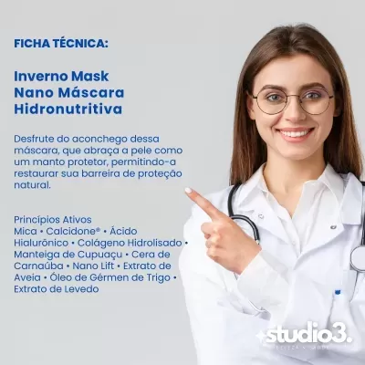 Médica sorridente com jaleco e estetoscópio, apontando para texto sobre máscara hidronutritiva.