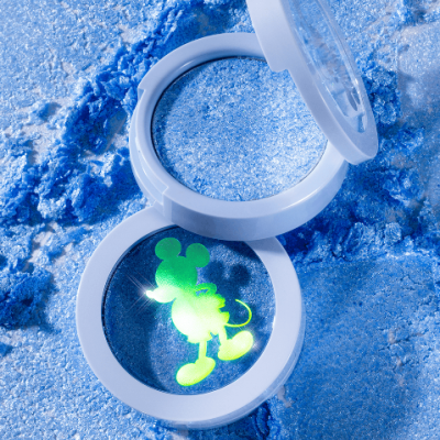 Compacto de maquilhagem azul com espelho e desenho holográfico do Mickey Mouse