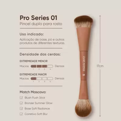 Pincel duplo para rosto Pro Series 01 da Mascavo castanho com cerdas em tom de castanho claro, comprimento 17cm, fundo bege com texto explicativo.