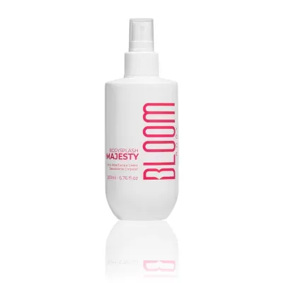 Frasco branco de spray corporal BLOOM BODY com texto rosa
