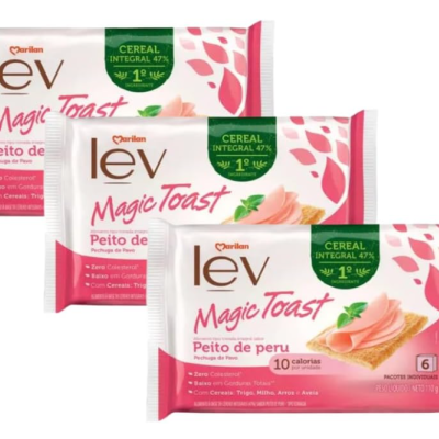 Pacotes de bolachas Magic Toast sabor Peito de Peru em embalagem rosa e branca