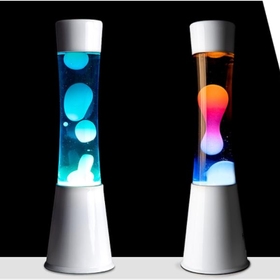 Dois candeeiros lava com base branca, líquido azul e âmbar, bolhas coloridas, fundo preto.