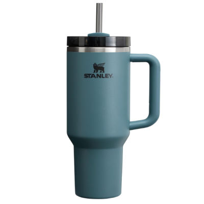 Caneca térmica azul com tampa preta e canudo