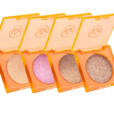 Quatro sombras para olhos em caixas laranjas transparentes com quatro cores diferentes