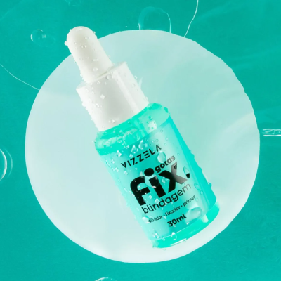 Frasco de fixador fix gotas blindagem em fundo azul com gotas de água