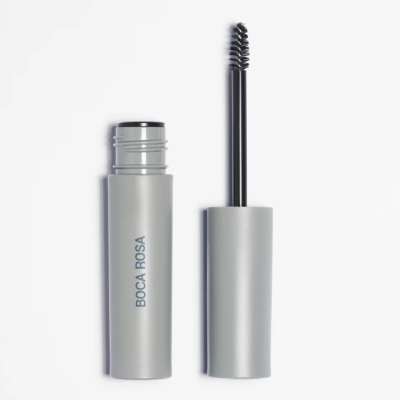 Produto para sobrancelhas com embalagem cinza e escova aplicadora