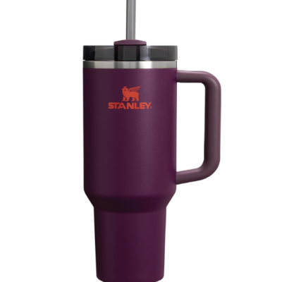 Caneca térmica roxa com tampa transparente e canudo, logo STANLEY em laranja