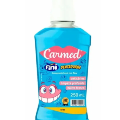 Colutório Carmed Fini Dentaduras em garrafa azul de 250 mL
