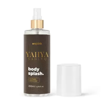 Frasco de body splash com rótulo castanho e tampa transparente removida