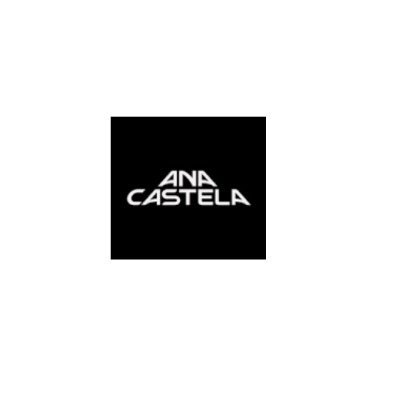 Logotipo branco ANA CASTELA sobre fundo preto
