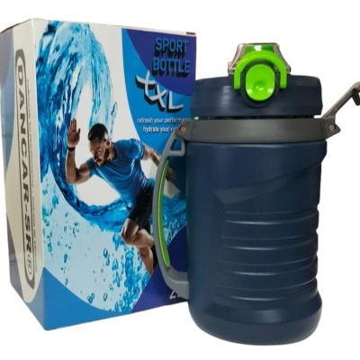 Garrafa desportiva azul com tampa verde e embalagem com imagem de homem a correr