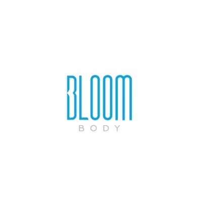 Logótipo da marca BLOOM BODY com texto azul e cinzento