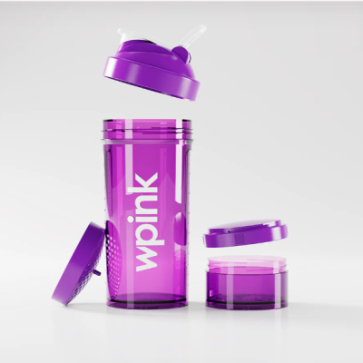 Frasco roxo translúcido desmontado com tampa, bico, duas divisórias e filtro, com 'wpink' impresso.