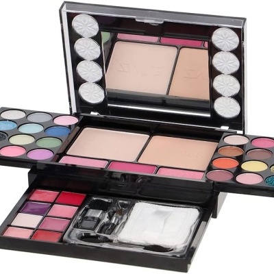 Estojo de maquilhagem com sombras, batons, pós e espelho