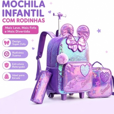 Conjunto mochila infantil com rodinhas, estojo e lancheira roxa e holográfica com laço e decoração de corações e estrelas.