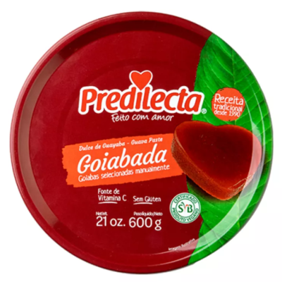 Embalagem vermelha e verde de Goiabada Predilecta com texto e imagem de goiabada em forma de coração