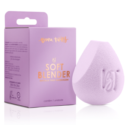 Esponja de maquilhagem lilás ao lado da caixa lilás com texto dourado e preto.