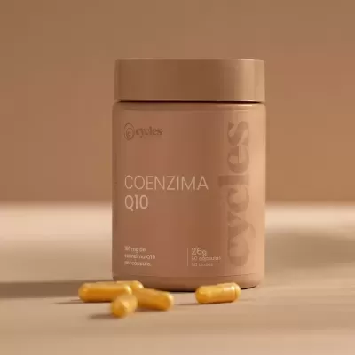 Frasco castanho claro de Coenzima Q10 da Cycles Nutrition com cápsulas amarelas à frente