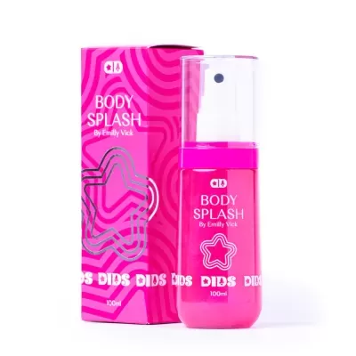 Frasco e embalagem rosa de body splash com texto branco e padrão de estrela.