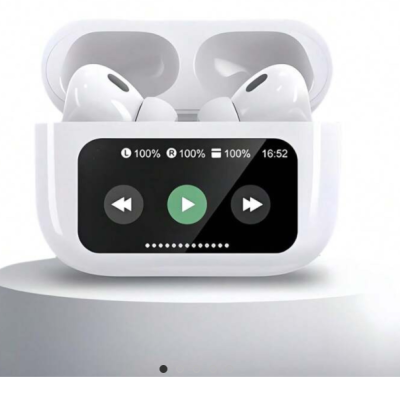 Auriculares brancos com estojo branco e ecrã digital mostrando ícones de música e níveis de bateria