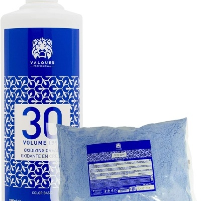Produto de coloração de cabelo com garrafa de creme oxidante e saco de pó azul