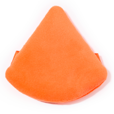 Almofada triangular laranja com textura macia
