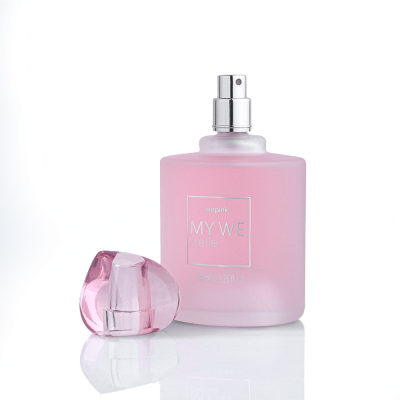 Frasco de perfume rosa fosco com tampa transparente rosa