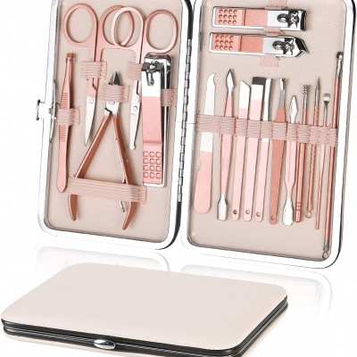 Conjunto de manicure em estojo branco com instrumentos metálicos rosa