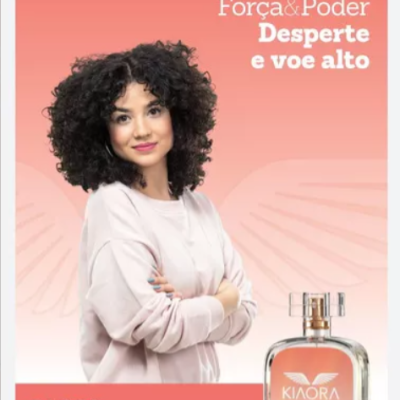 Anúncio perfume Kiaora da Racco com mulher de cabelo cacheado